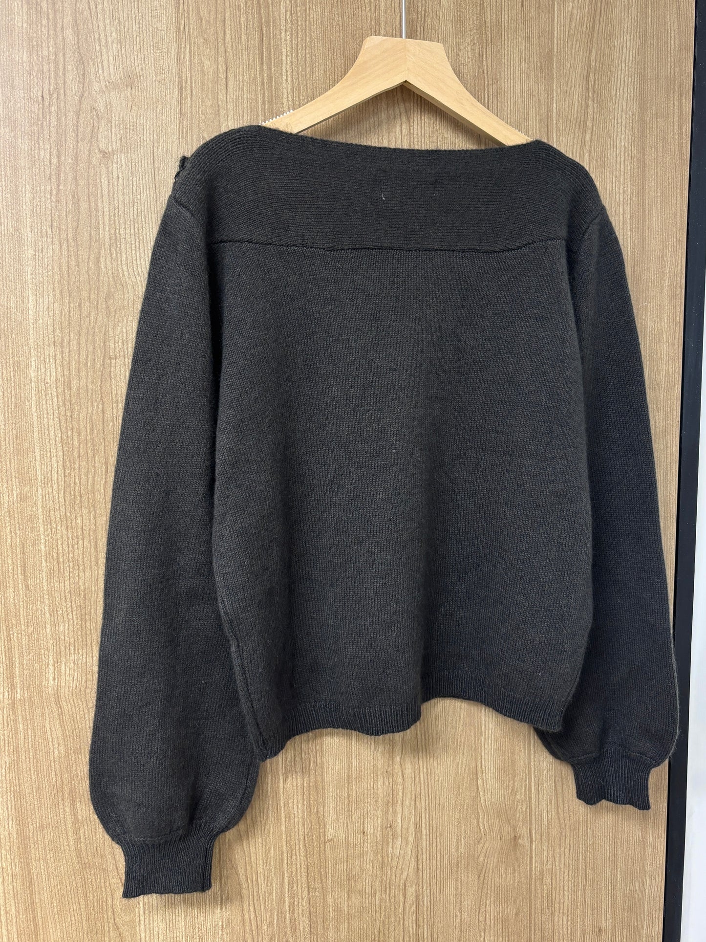一字領蝴蝶結泡泡袖上衣 T00172