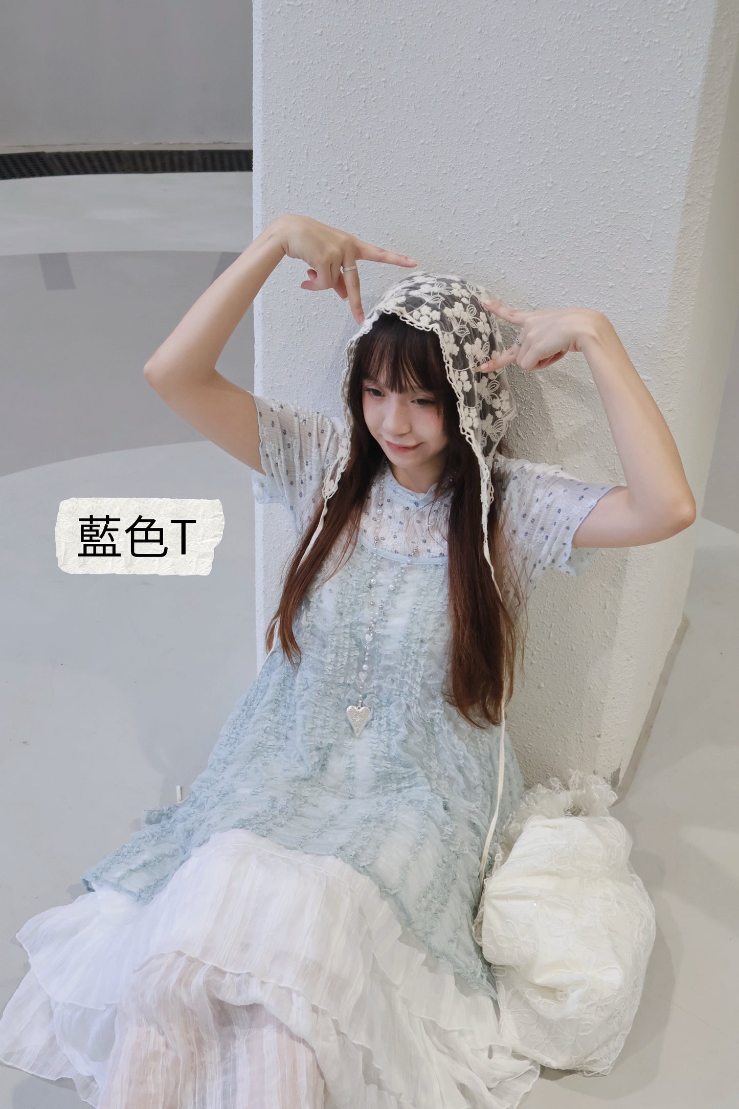立體花紋拼小花TOP